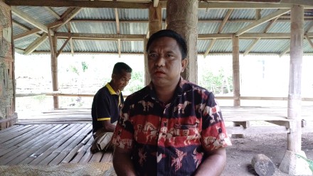 Album : Pengantar oleh Kepala Desa Umamanu